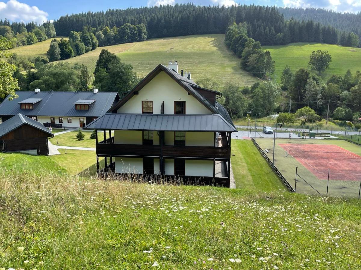 Apartmán NETA Velké Karlovice, Polanský Dvůr Esterno foto